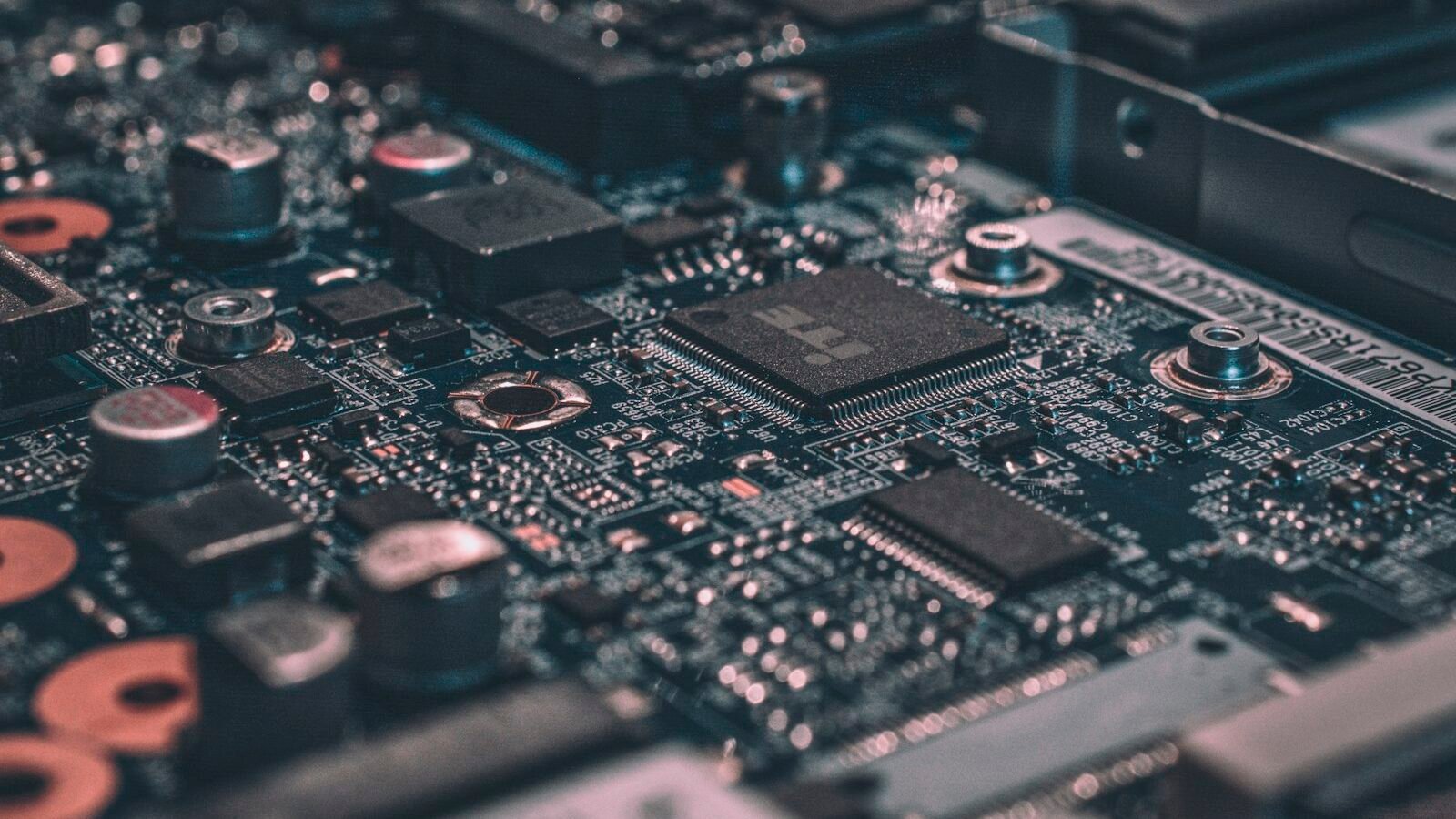 O renascimento analógico: como a computação neuromórfica quer salvar a inteligência artificial do colapso energético